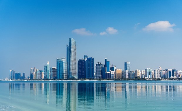 Ataki na Iran sparaliżowały loty. Turyści w Abu Zabi i Dubaju nie zapłacą za hotel