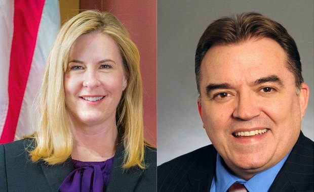 Ataki na polityków w USA. Sprawca przebrał się za policjanta