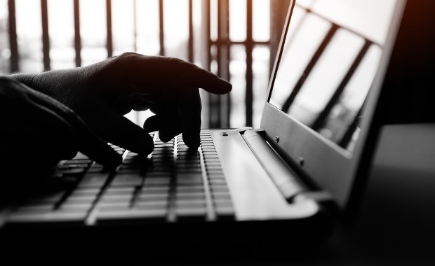 Atakowali serwery na całym świecie. Wpadli w ręce policji