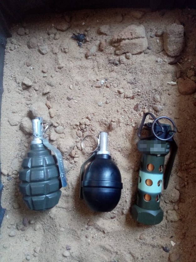 Atrapy granatów znalezione w samochodzie zatrzymanego /KMP Lublin /Policja