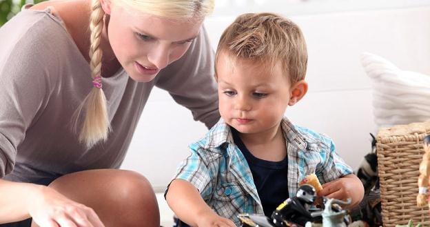 Au pair to praca dla młodych kobiet, najczęściej cudzoziemek, zatrudnionych do opieki nad dziećmi /123RF/PICSEL