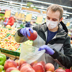 Auchan, Biedronka, Carrefour, Żabka - sklepy dbają o bezpieczeństwo klientów