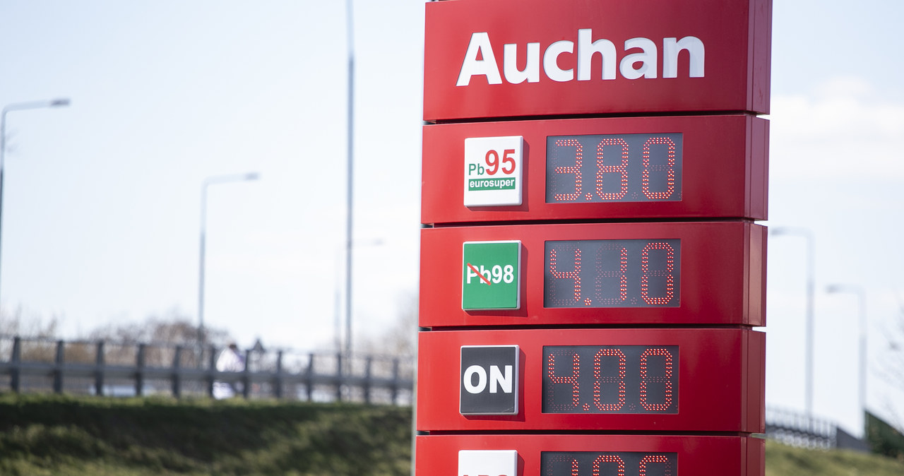 Auchan ma w swojej sieci także stacje benzynowe /Krystian Dobuszyński/Polska Press /Getty Images