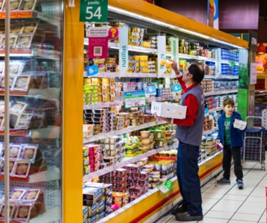 Auchan odbiera pracownikom dodatek inflacyjny. Ich pensje wzrosną o grosze