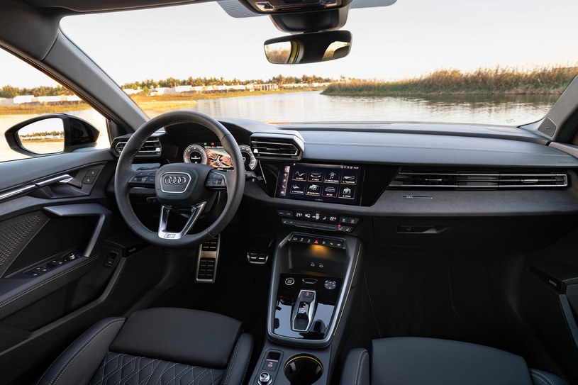 Audi A3 po liftingu. W kabinie kompaktowego modelu zmieniły się detale. /Audi /materiały prasowe