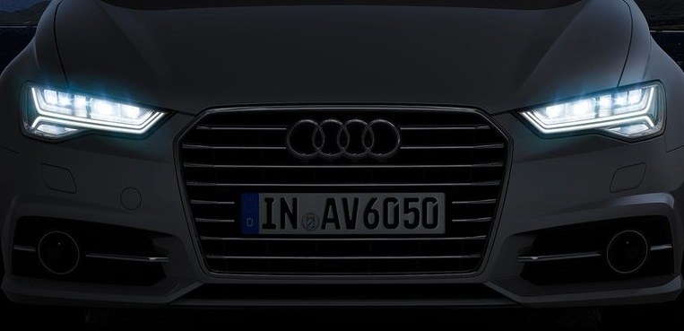 Audi A6 seryjnie ma światła ksenonowe, a LEDy wymagają dopłaty 4810 zł. Jeśli jednak chcemy mieć adaptacyjne śwatła LED Matrix musimy zapłacić aż 10 170 zł! /Informacja prasowa