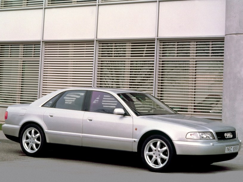 Audi A8 D2 (1994-2002) /Audi