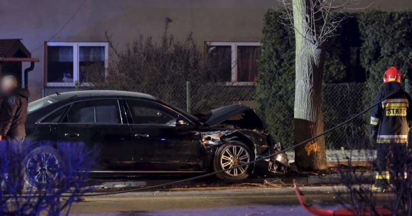 Audi A8 z Beatą Szydło uderzyło w drzewo próbując uniknąć wypadku z Fiatem Seicento /Andrzej Grygiel /PAP