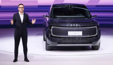 AUDI E7X to samochód, który może być mobilnym kinem. Co jeszcze potrafi?