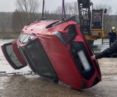 Audi RS6 spędziło kilka dni w rzece. Szkody oszacowano na 100 000 euro 