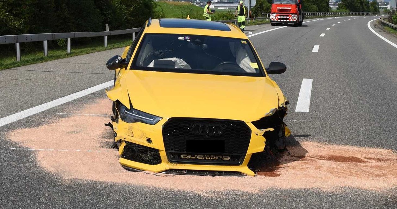 Audi RS6 straciło oba przednie koła /fot. Kantonspolizei Zürich /