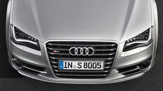 Audi S8 (2011) /Audi