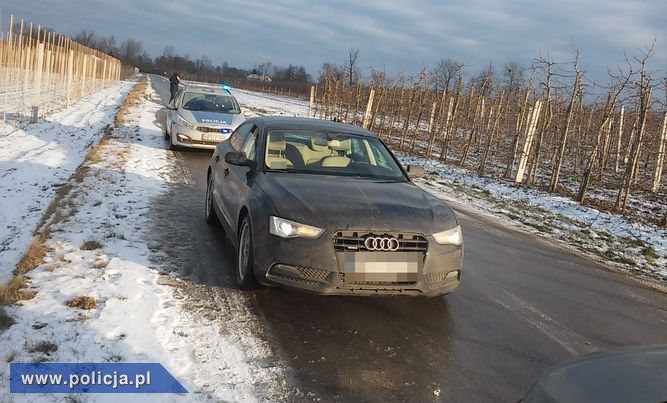 Audi zostało odzyskano po pościgu z użyciem broni /Informacja prasowa