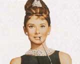 Audrey Hepburn w filmie "Śniadanie u Tiffany'ego" /