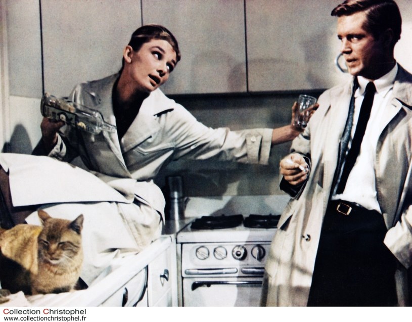 Audrey Hepburn wylansowała modę na trencz /East News