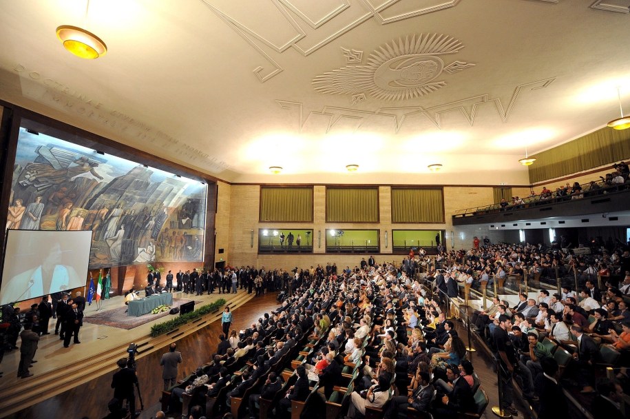 Aula Magna rzymskiego uniwersytetu La Sapienza, który ukończył Giorgio Tedone /CLAUDIO ONORATI    /PAP/EPA