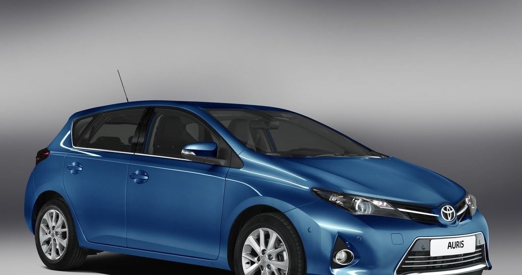 Auris Hybrid różni się od pozostałych wersji detalami nadwozia. /Toyota