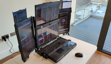Aurora 7 – laptop wyposażony w siedem składanych wyświetlaczy