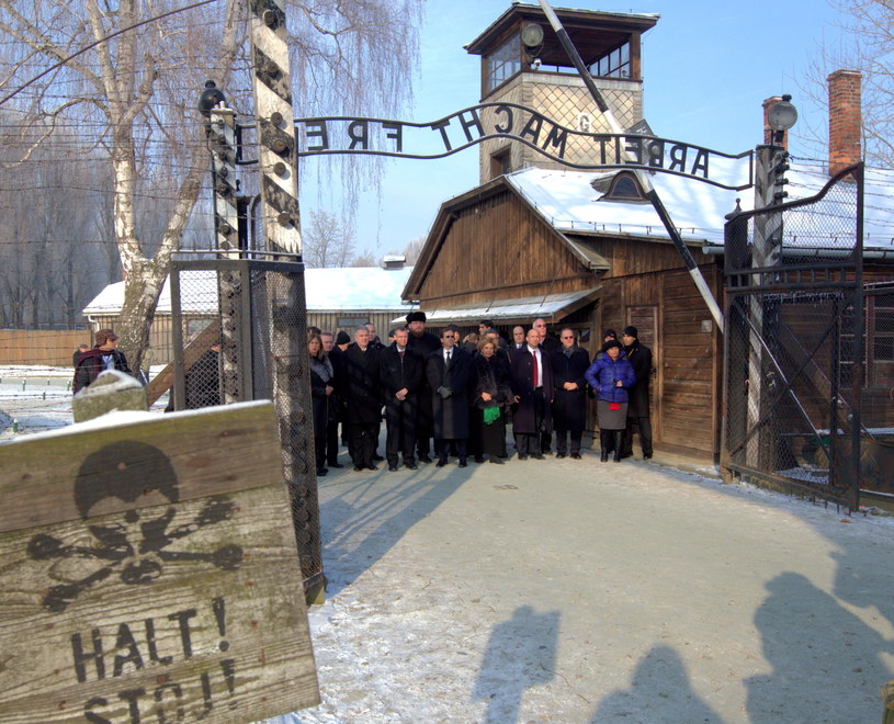 "Auschwitz na zawsze będzie czarną dziurą zagrażającą połknięciem całej historii ludzkiej" /Andrzej Grygiel /PAP