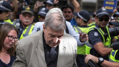 Australia: Kardynał Pell uznany winnym czynów pedofilii 