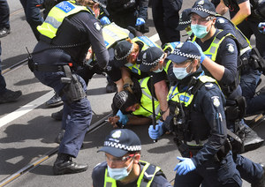 Australia: Vaccination requirement for construction workers.  Brute protests 