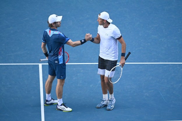 Australian Open 2021: Łukasz Kubot i Wesley Koolhof po pokonaniu Nicka Kyrgiosa i Thanasiego Kokkinakisa /DEAN LEWINS /PAP/EPA