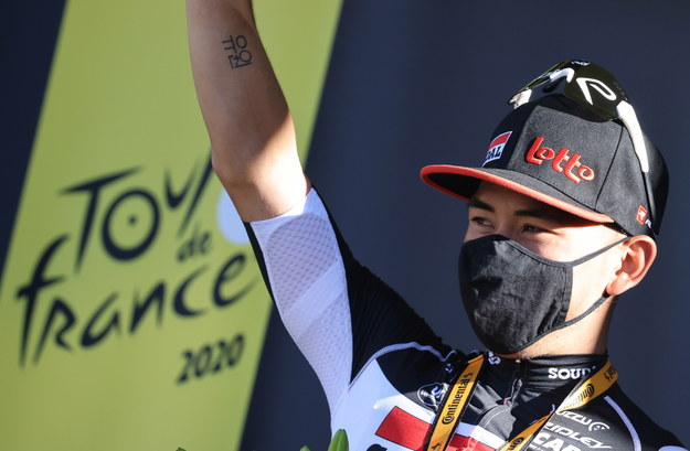 Australijczyk Caleb Ewan z ekipy Lotto Soudal wygrał w Sisteron trzeci etap wyścigu kolarskiego Tour de France. /Kenzo Tribouillard/Pool via REUTERS /PAP/EPA