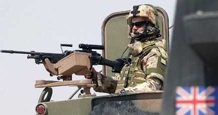 Australijska armia wie, jak przyciągnąć poborowych :) /AFP