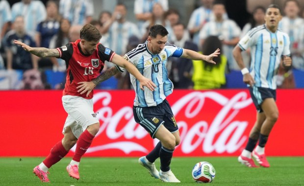 Austria nie dała rady Argentynie. Messi z historyczną bramką