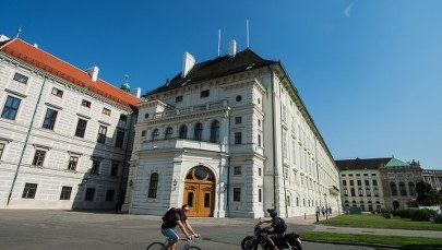 Austria przesuwa termin głosowania w powtórzonych wyborach prezydenckich. Powód? Problemy z klejem