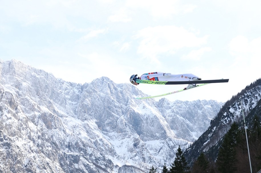 Austriak Stephan Embacher podczas skoku w Planicy. / 	Grzegorz Momot    /PAP