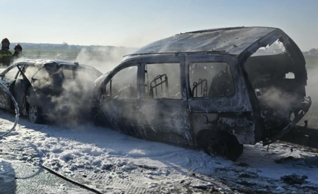 Auta spłonęły na S17. Pomagali przy wypadku, zostali potrąceni