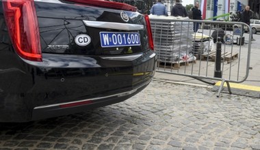 Auta z niebieskimi tablicami mogą więcej? Policjanci unikają ich jak ognia