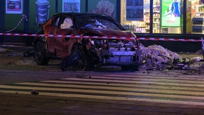 Auto dachowało i uderzyło w pieszych. 4-latek nie żyje