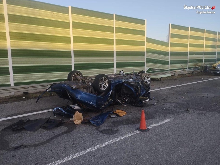 Auto dachowało na autostradzie /Policja Częstochowa /Policja