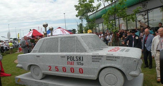 Auto doczekało się pomnika... /INTERIA.PL