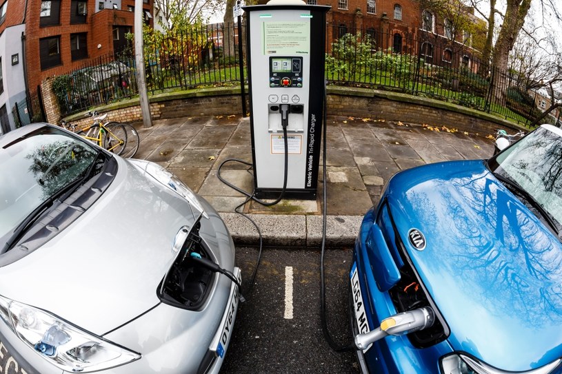 Auto elektryczne jest tak ekologiczne, jak źródło prądu /Getty Images