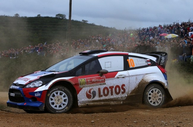 Auto Kubicy na trasie rajdu /PAP/EPA/LUIS FORRA /PAP/EPA