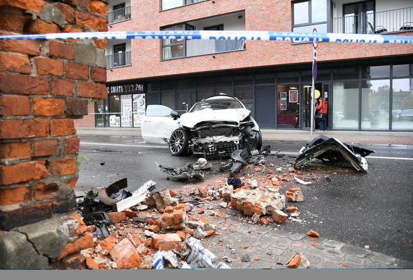 Auto nadaje się tylko na złom /Mateusz Jagielski /East News