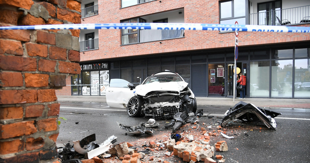 Auto nadaje się tylko na złom /Mateusz Jagielski /East News