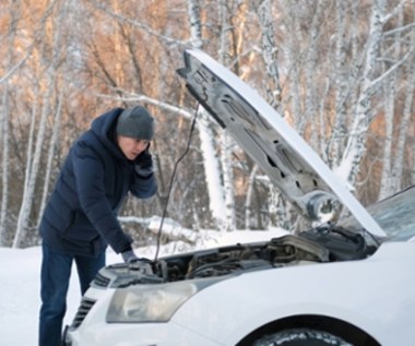 Auto nie chce odpalić na mrozie? Sprawdź, co musisz naprawić