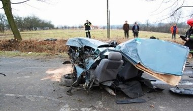 Auto rozpadło się na pół