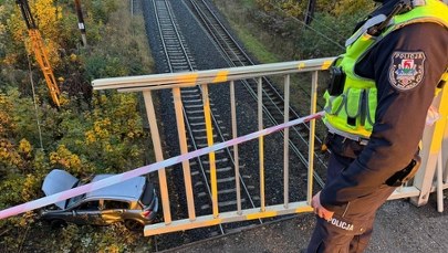 Auto runęło z wiaduktu. 18-latka jechała za szybko