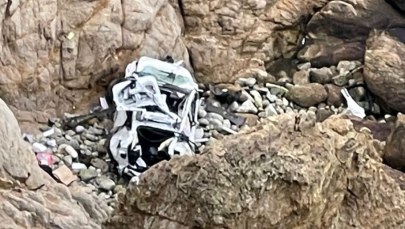 Auto spadło z 75-metrowego urwiska. Wszyscy cudem przeżyli