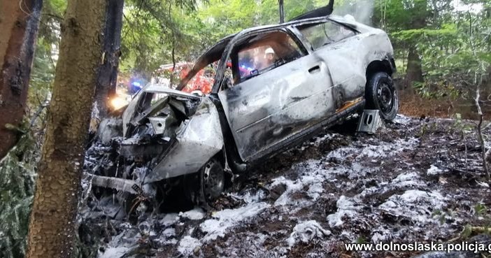 Auto spaliło się doszczętnie /Informacja prasowa