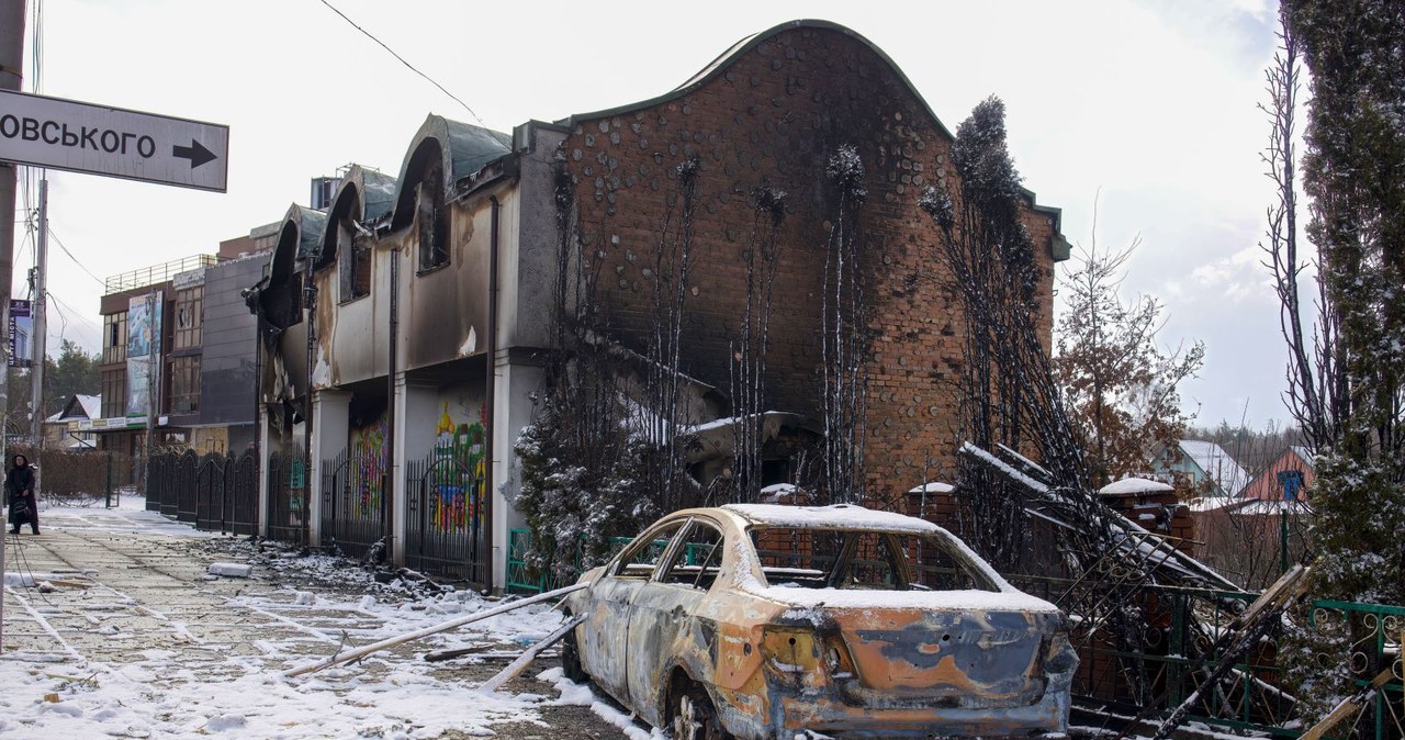 Auto spalone w wyniku działań wojennych w Ukrainie /Getty Images