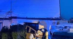 Auto uderzyło w dom. Groźny wypadek w Płocku