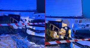 Auto uderzyło w dom. Groźny wypadek w Płocku