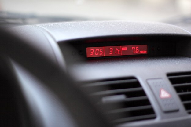 Auto w czasie upałów nagrzewa się błyskawicznie /Lech Muszyński /PAP