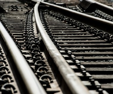 Auto wjechało pod nadjeżdżający pociąg. Zginęły dwie osoby